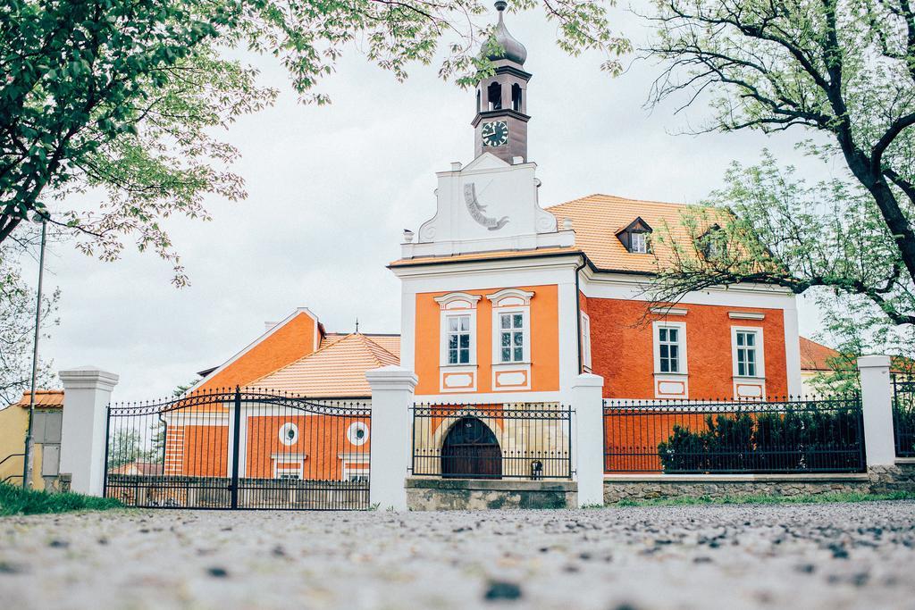 Savoia Castle Guest House Škvorec Eksteriør bilde