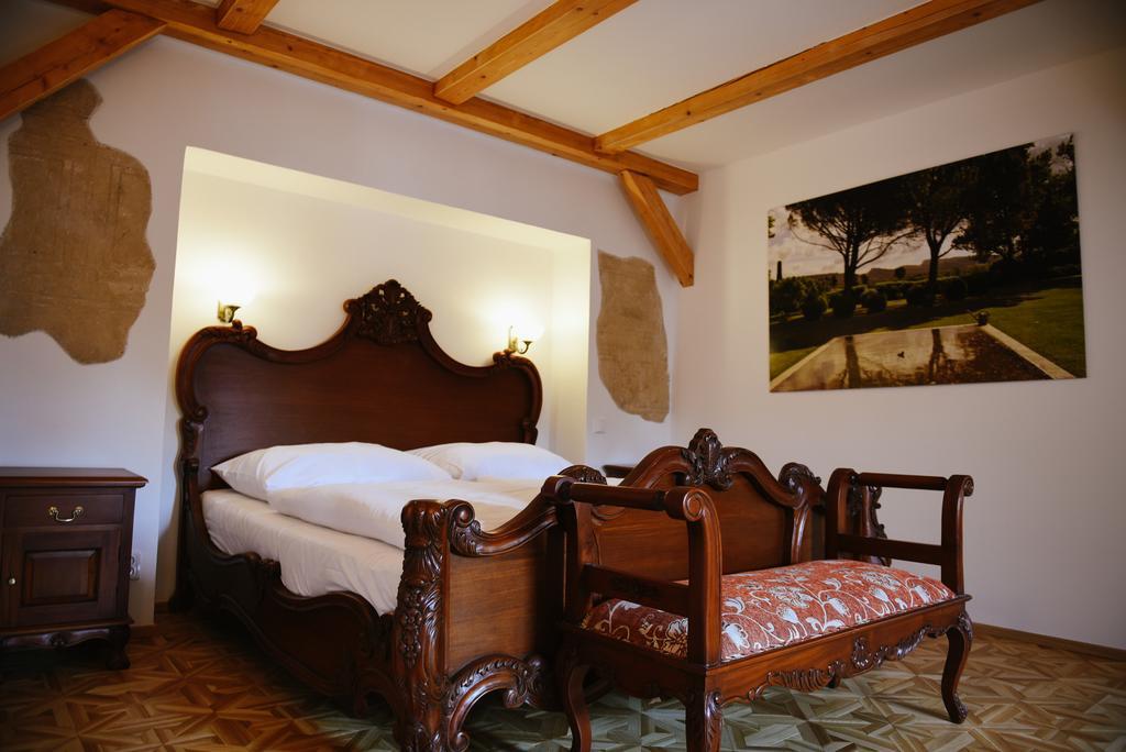 Savoia Castle Guest House Škvorec Eksteriør bilde